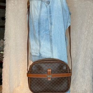 Céline PARIS MADE EUC Made IN Italy VINTAGE Signature Crossbody bag.